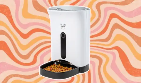 This Wi-Fi Pet Feeder Makes Leaving Home Less Stressful for Pets