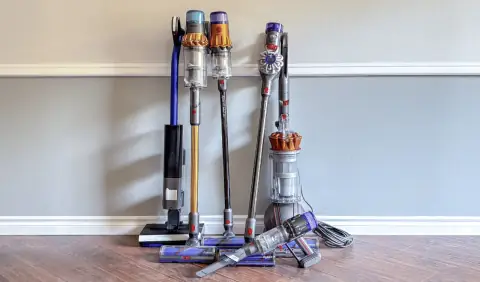 These Dyson Cordless Vacuum Deals I’m Snagging This Holiday